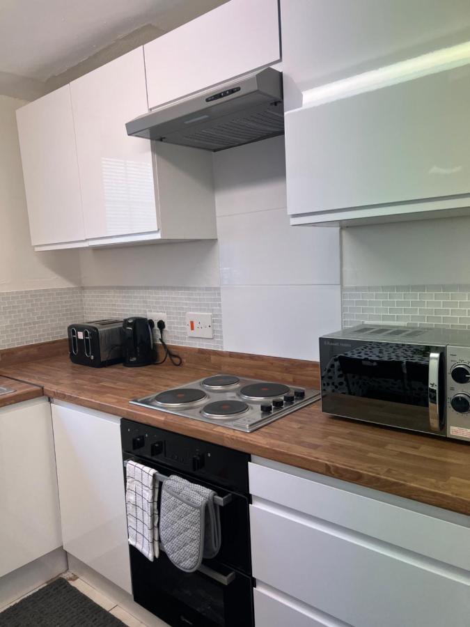 2 Bedroom Flat, 2 Minutes Walk To Bethnalgreen Station, Central Лондон Экстерьер фото