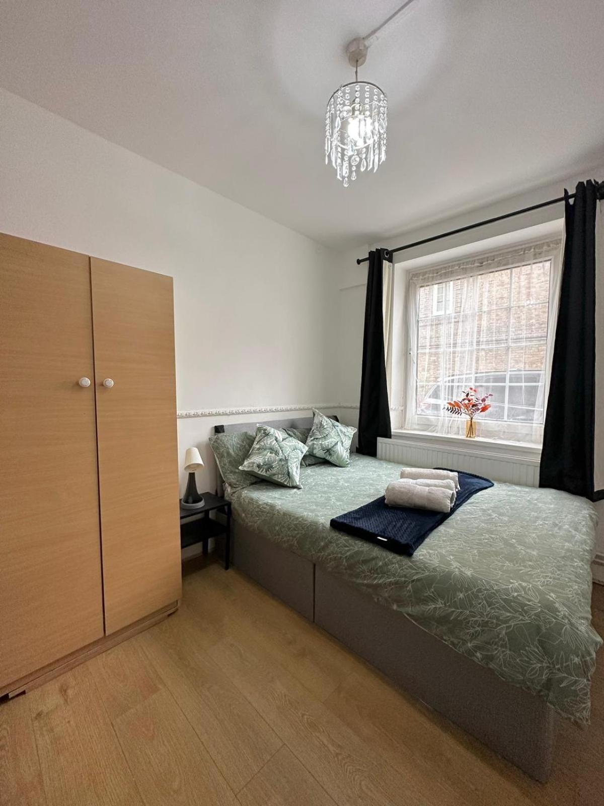 2 Bedroom Flat, 2 Minutes Walk To Bethnalgreen Station, Central Лондон Экстерьер фото