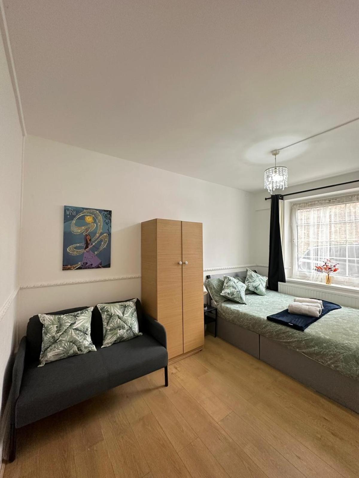 2 Bedroom Flat, 2 Minutes Walk To Bethnalgreen Station, Central Лондон Экстерьер фото