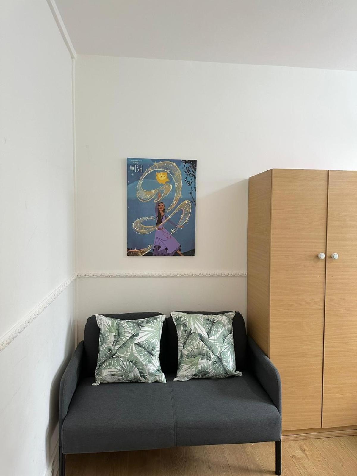 2 Bedroom Flat, 2 Minutes Walk To Bethnalgreen Station, Central Лондон Экстерьер фото