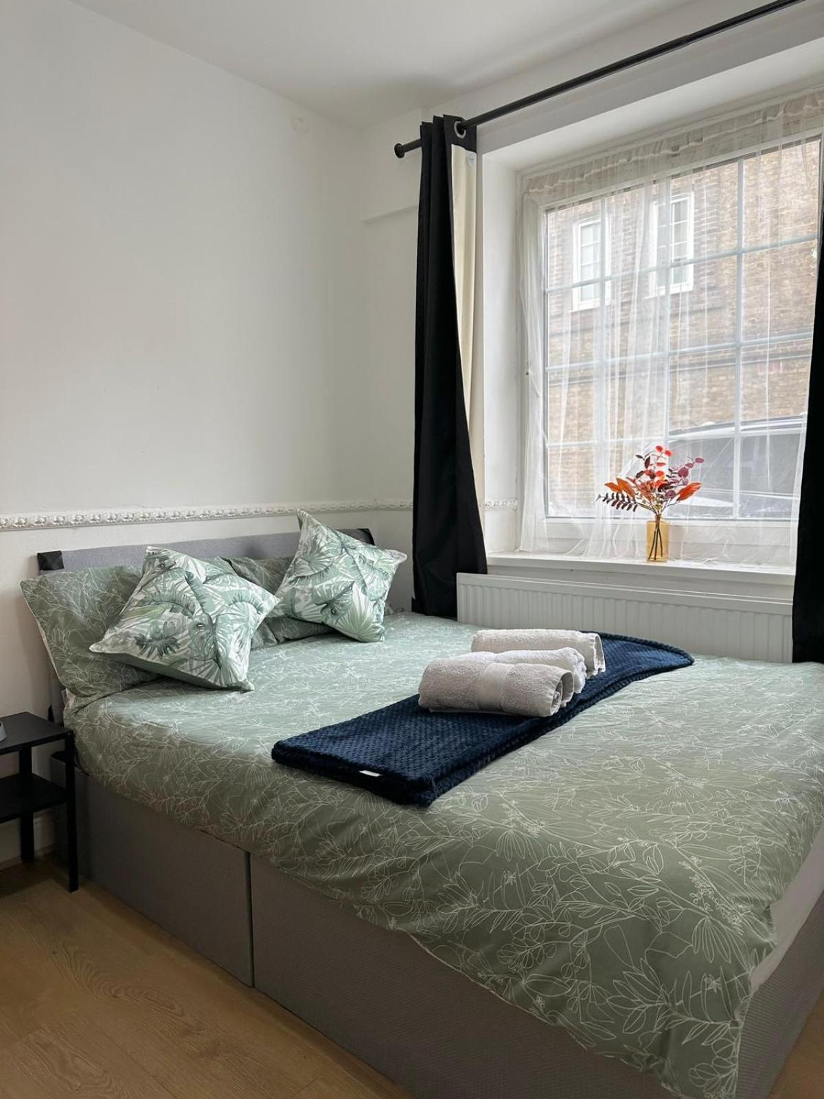 2 Bedroom Flat, 2 Minutes Walk To Bethnalgreen Station, Central Лондон Экстерьер фото