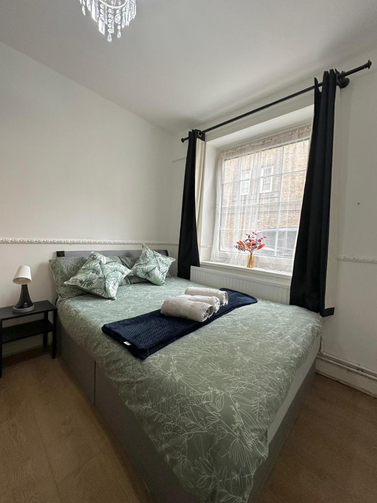 2 Bedroom Flat, 2 Minutes Walk To Bethnalgreen Station, Central Лондон Экстерьер фото